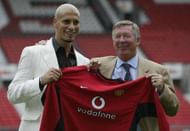 Rio Ferdinand signs Manchester United